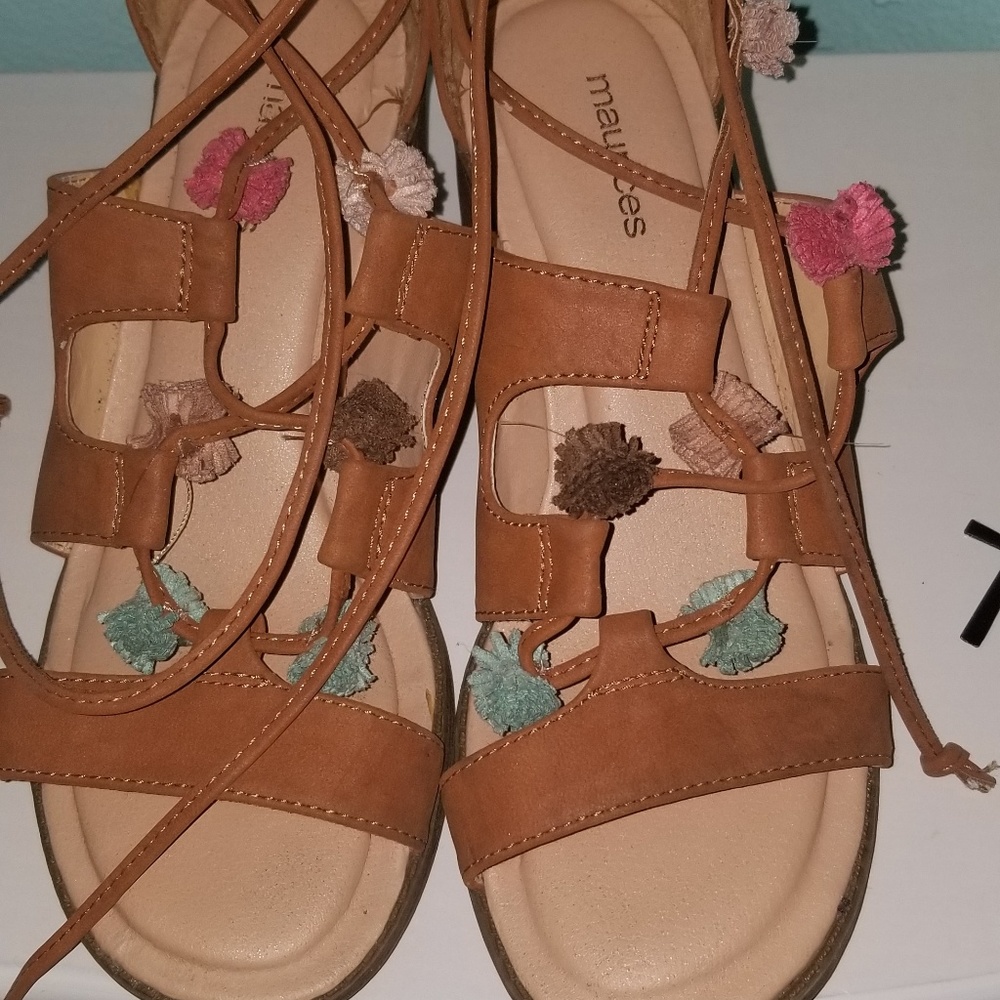 Pompom sandals